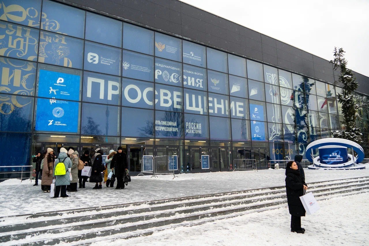 Владимир Путин поручил продлить Международную выставку-форум «Россия» до 8 июля.